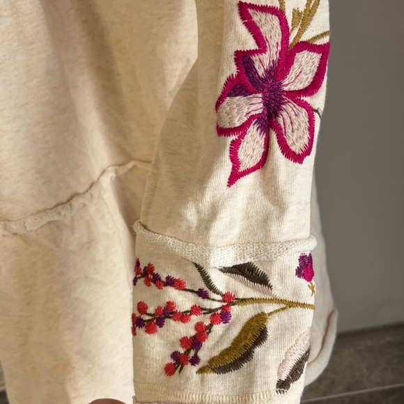 Johnny Was Ivory Zip Up Hooded Sweatshirt with Embroidered Floral design XS - Picture 5 of 11